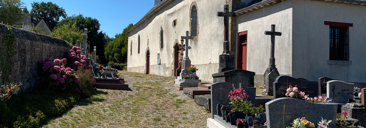 Photo de l'église et du cimetière de Saint-Sulpice-la-Forêt.