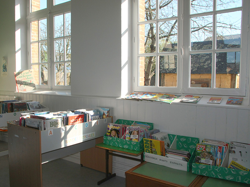 Photo de la bibliothèque municipale de Saint-Sulpice-la-Forêt.