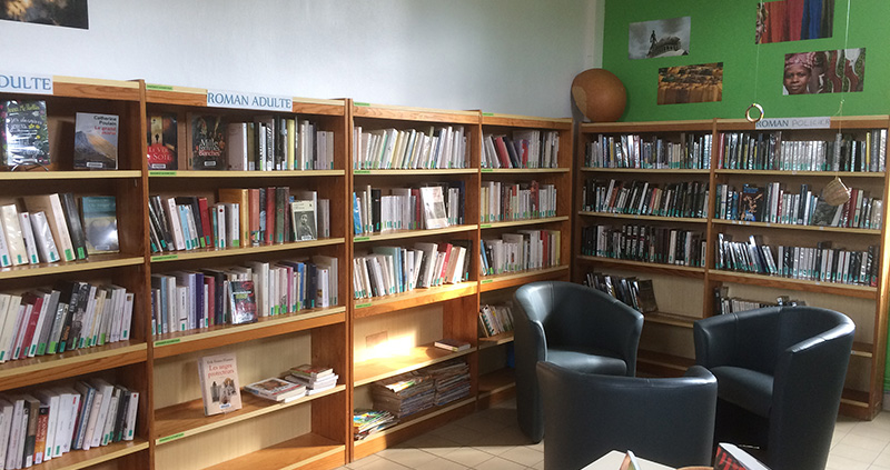 Photo de la bibliothèque municipale de Saint-Sulpice-la-Forêt.