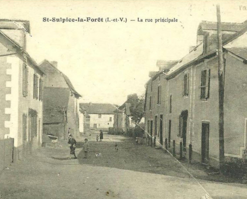Photographie ancienne de la rue de la Grange à Saint-Sulpice-la-Forêt.